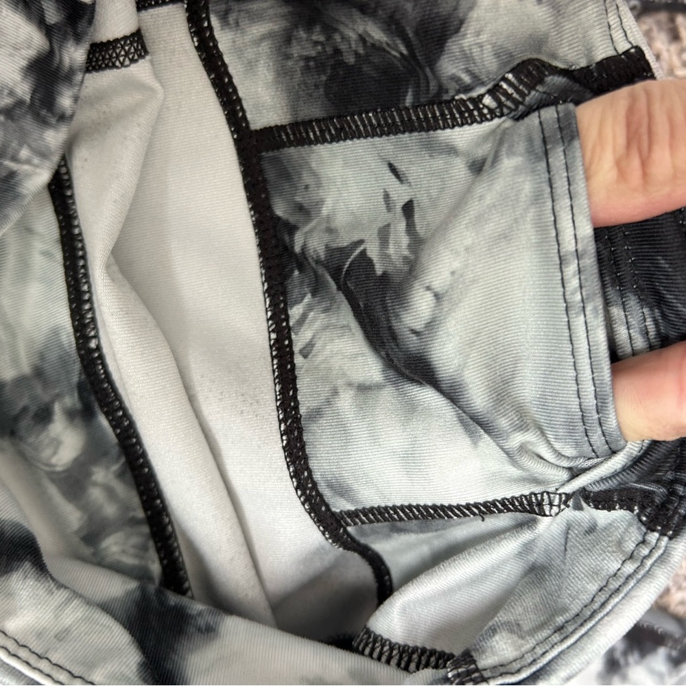 Athleta Like New Floral Black and Gray Super Soft Leggings Size Medium - Picture 8 of 8